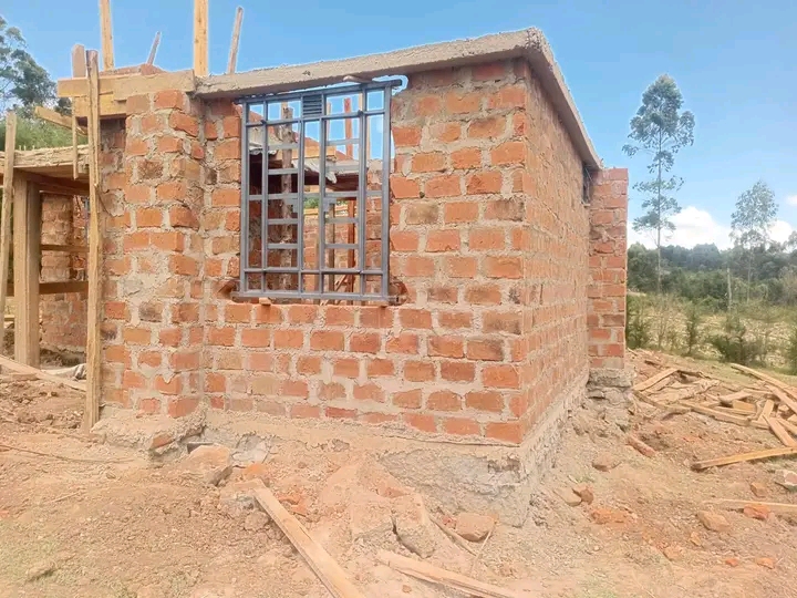 BRICKS WALLING 3 BEDROOM BUNGALOW HIPPED ROOF DESIGN 